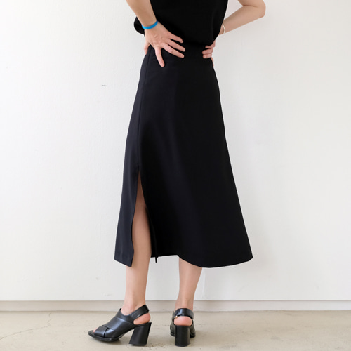 A-line skirt with slit 