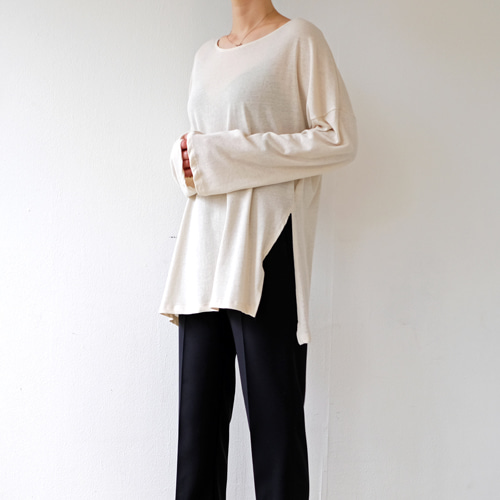 loose &amp; wide top with slit