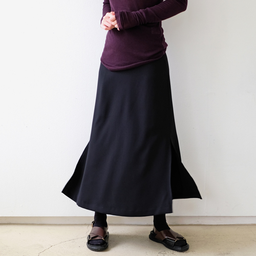A-line LONG skirt with slit