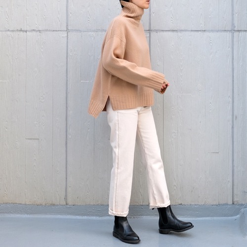 loose turtleneck knit pullover  (WHOLE GARMENT)