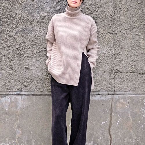 ribbed turtleneck pullover with front slit  (WHOLE GARMENT)
